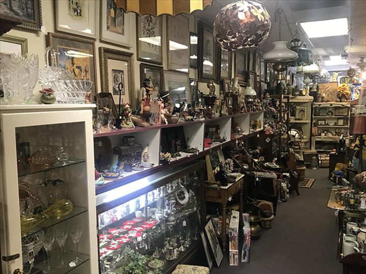 DelRich Loan & Neat Stuff Antiques Pawn Shop Davenport, IA